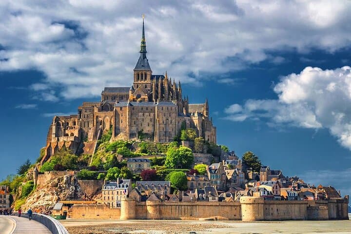 Private 2-Day Mont‑Saint‑Michel & Loire Valley Châteaux VIP Van Tour from Paris photo 3