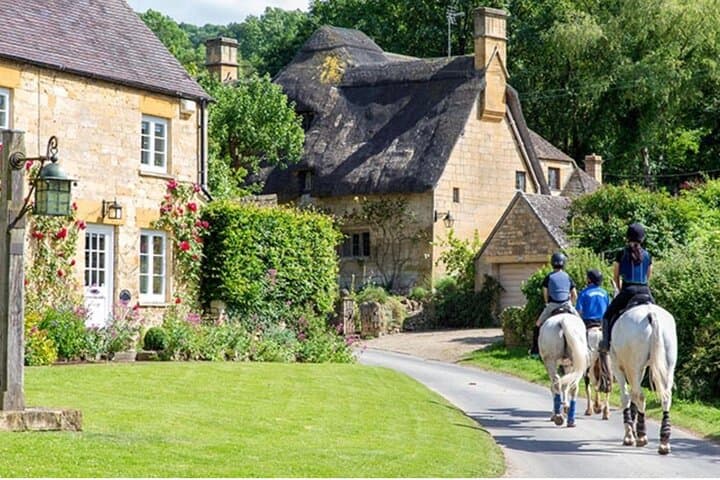 Horseback Cotswolds Tour from Oxford with Traditional Pub Lunch photo 2