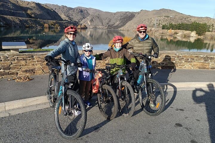 Bike the Lake Dunstan Trail: Wanaka to Clyde E‑Bike Day Ride with Shuttle photo 1