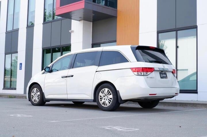 Dubai Airport Private Transfer: Meet & Greet Arrival & Drop‑off Service