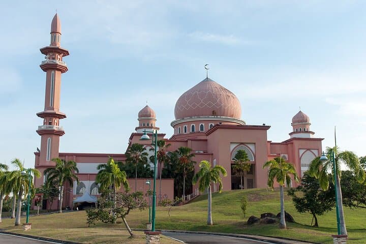 UMS Campus Tour & ODEC Beach: A Half-Day Discovery in Kota Kinabalu