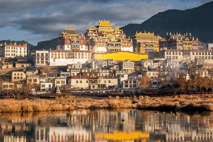 Shangri-La Day Tour: Songzanlin Monastery, Napahai Lake & Potatso Highlights