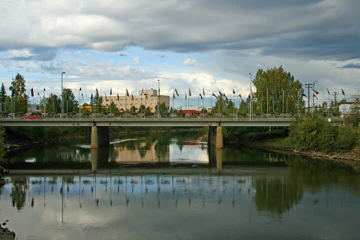 Alaska Fall Colors & Northern Lights: 5-Day Fairbanks Escape photo 4
