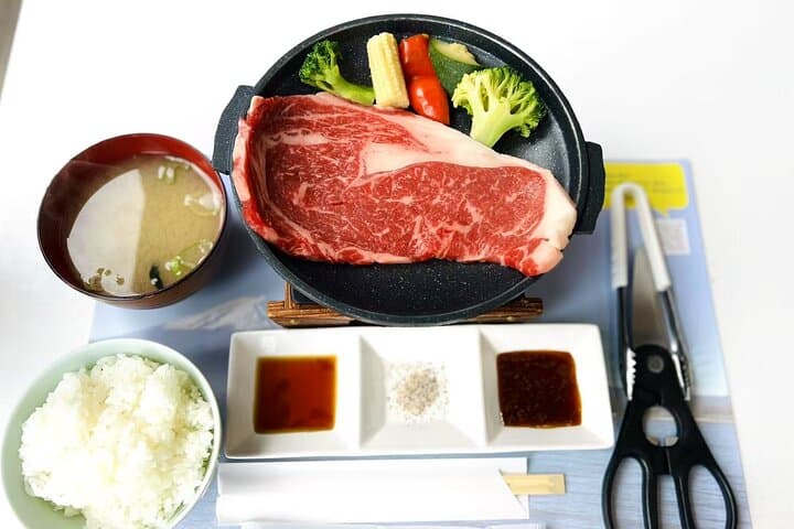 Full-Day Mt. Fuji, Oshino Hakkai & Gotemba Outlet Tour from Tokyo photo 5