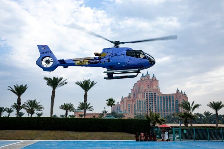 See Dubai from Sky and Sea: Helicopter + Speedboat Combo