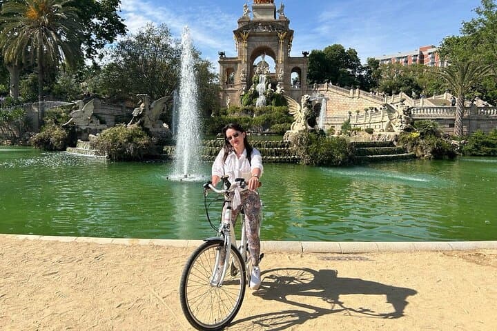 Barcelona Top Sights by E-Bike: 2.5-Hour Guided City Tour