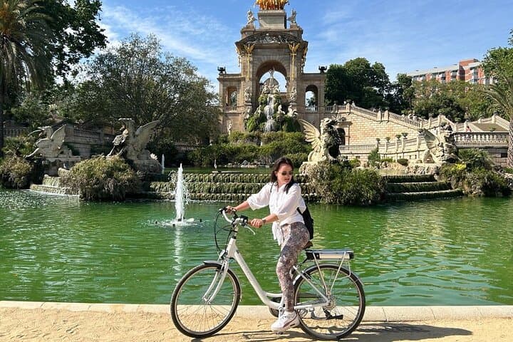 Barcelona Top Sights by E-Bike: 2.5-Hour Guided City Tour photo 2
