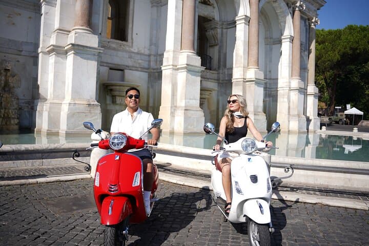 Vespa Experience in Rome with Pro Photoshoot and Hotel Pickup