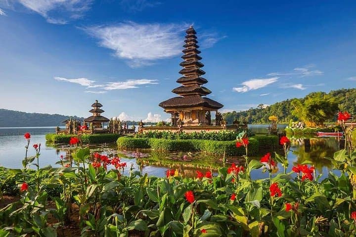 Private North Bali Day Tour to Jatiluwih, Ulun Danu & Banyumala Waterfall photo 2