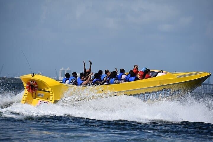 Red Sea Speedboat Ride: Jeddah High-Speed Coastal Tour photo 5