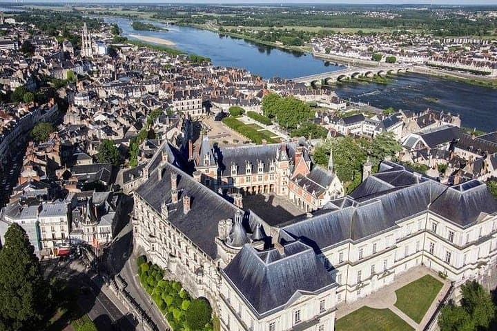 VIP 2-Day Loire Valley Castles Van Tour — Chambord, Chenonceau & Amboise photo 3