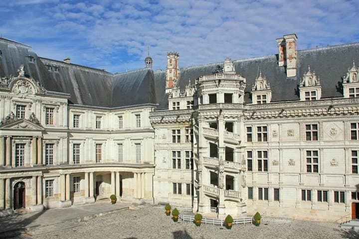 VIP 2-Day Loire Valley Castles Van Tour — Chambord, Chenonceau & Amboise photo 4