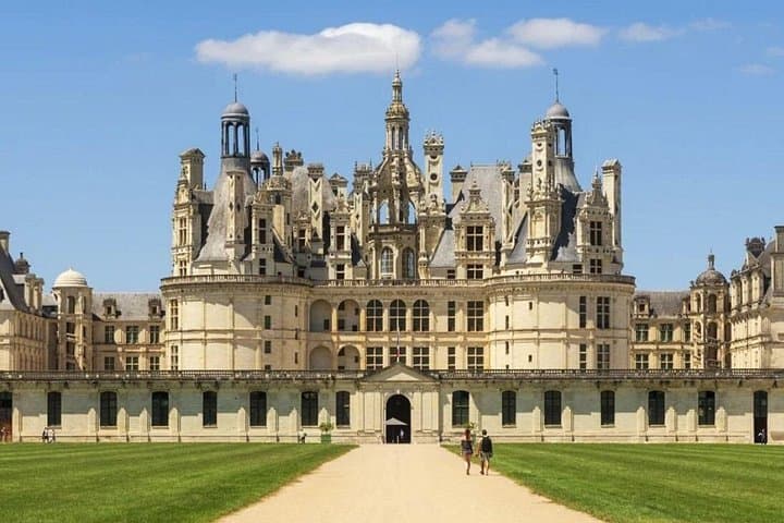 VIP 2-Day Loire Valley Castles Van Tour — Chambord, Chenonceau & Amboise photo 5
