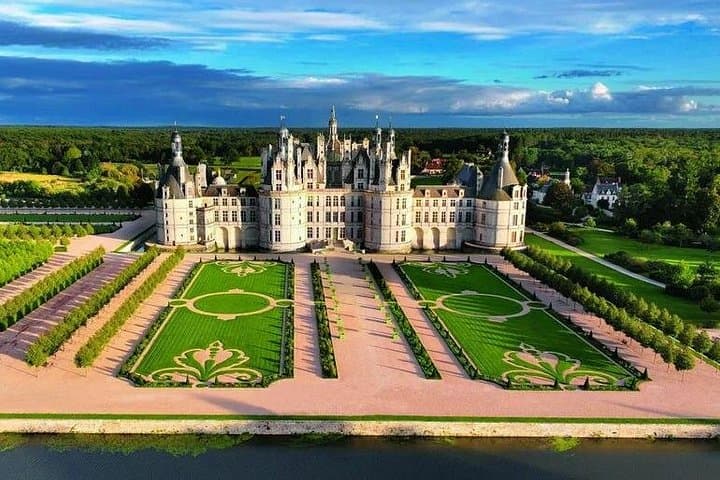 VIP 2-Day Loire Valley Castles Van Tour — Chambord, Chenonceau & Amboise photo 2