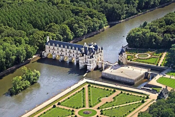 Private Loire Valley Day Trip: Chambord, Chenonceau & Amboise from Paris photo 5