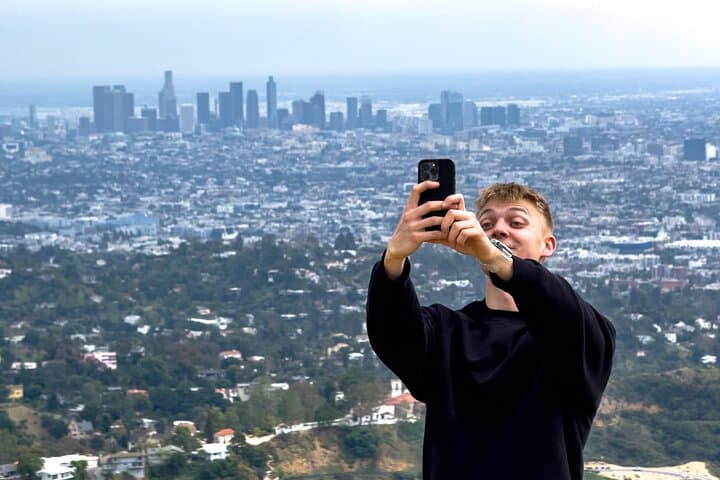 VIP Guided Hike to the Hollywood Sign: Private Photo Tour from Lake Hollywood Park photo 3