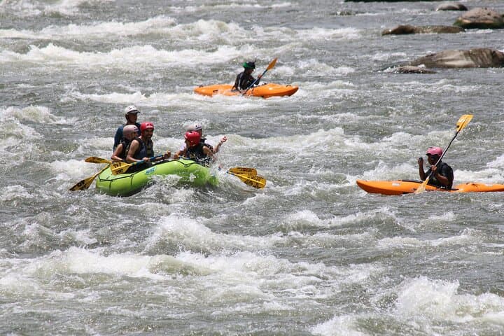 Whitewater Rafting on the Pastaza River — Baños Adrenaline Trip photo 3