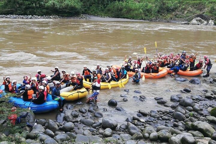 Whitewater Rafting on the Pastaza River — Baños Adrenaline Trip photo 5