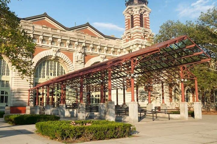 Discover the Legacy: Statue of Liberty and Ellis Island Tour photo 2