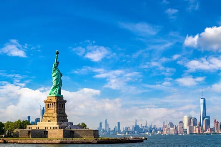 Discover the Legacy: Statue of Liberty and Ellis Island Tour photo 4