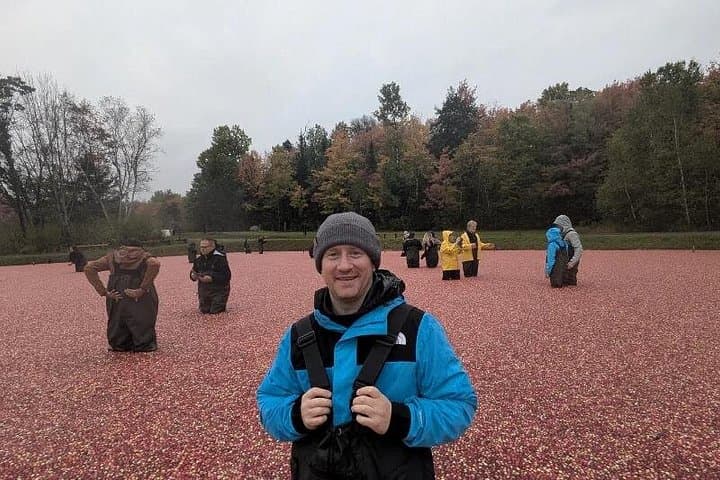 Cranberry Plunge & Hardy Lake Hike: Autumn Day Trip in Muskoka photo 4