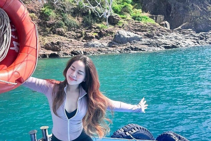 Nha Trang Island Snorkel & BBQ — Coral Reefs, Floating Bar and Beach Stop photo 4