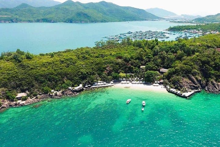 Nha Trang Island Snorkel & BBQ — Coral Reefs, Floating Bar and Beach Stop photo 6