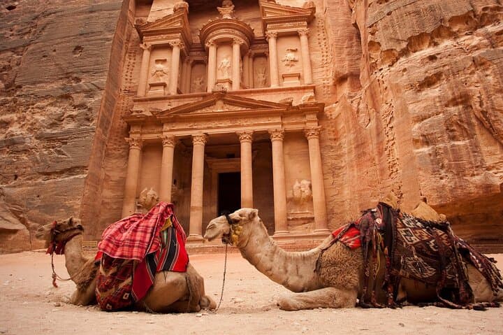 Wadi Rum and Petra: 2-Day Jeep Safari & Deluxe Desert Camp from Aqaba