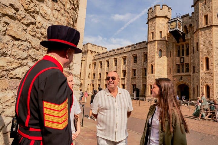 Tower of London Guided Tour + Flexible Thames River Cruise Ticket photo 3