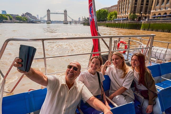 Tower of London Guided Tour + Flexible Thames River Cruise Ticket photo 2