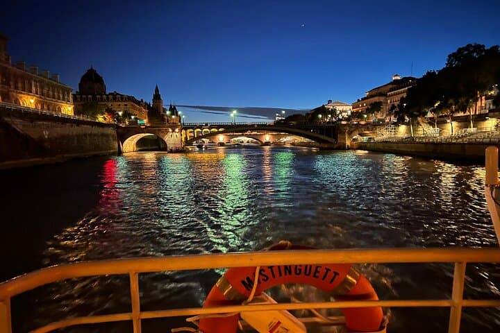 Paris Seine Valentine Dinner Cruise with Live Cabaret & Dancing photo 6