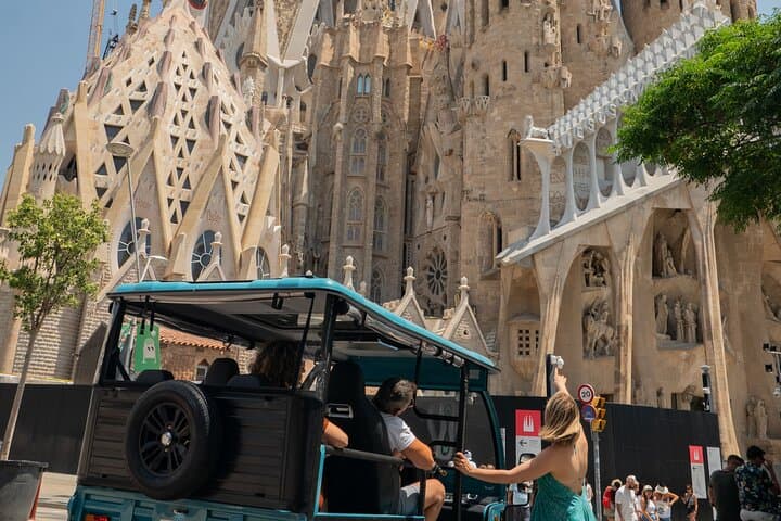 Barcelona Panoramic Tuk Tuk Tour: Sagrada, Seafront & Montjuïc in 3 Hours photo 3