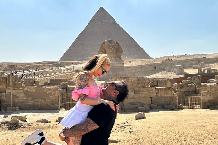 Giza Pyramids Private Tour: Great Pyramid, Sphinx & Camel Ride with Lunch