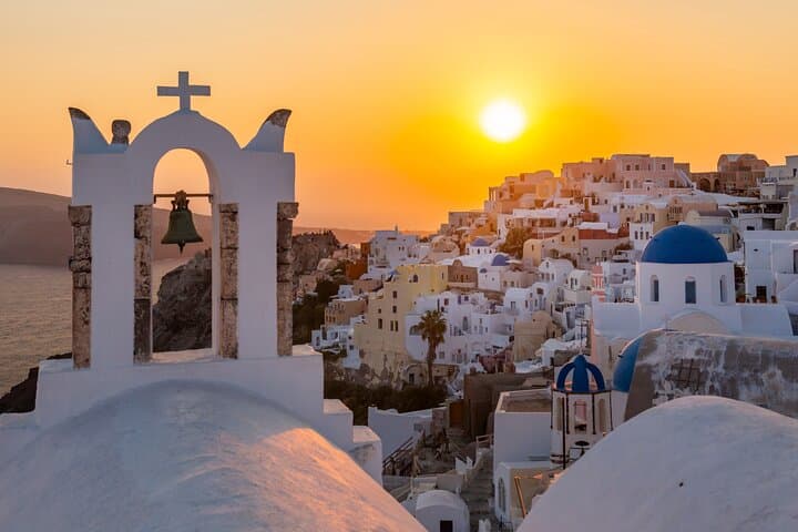 Santorini Sunset Tour: Best Caldera Viewpoints from Oia to Akrotiri Lighthouse
