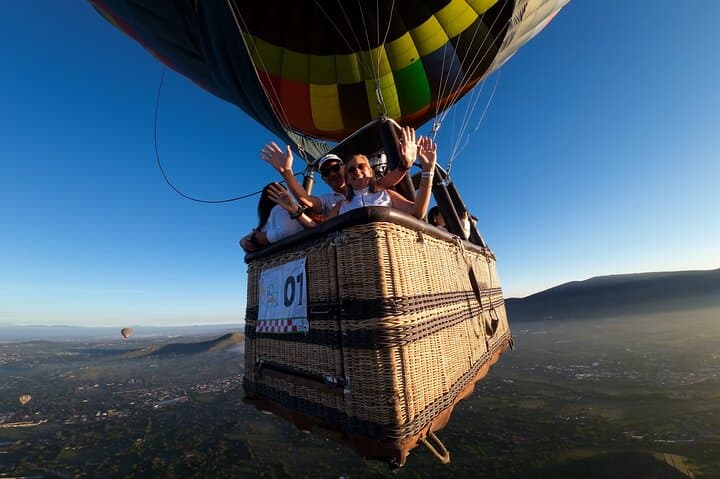 Dawn Hot Air Balloon Over Teotihuacán and Cave Breakfast: Sunrise Flight & Local Tastes