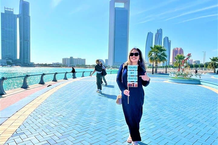 Abu Dhabi Full-Day Private City Tour — Sheikh Zayed Mosque, Corniche & Cultural Highlights
