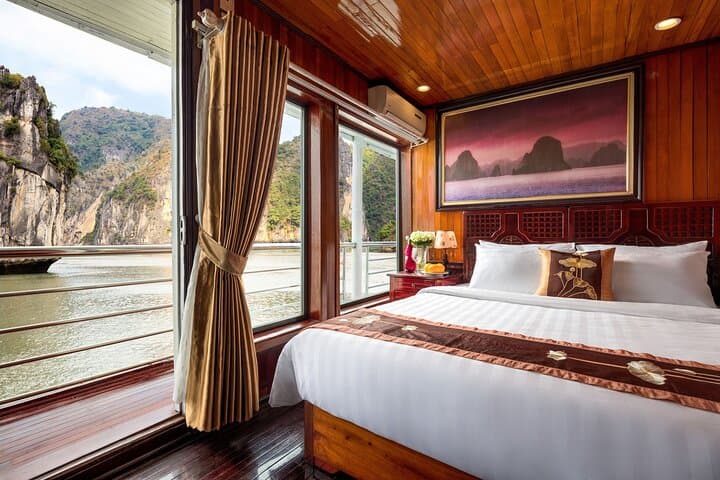 Overnight Halong Bay Cruise: 2D1N Titop Island, Kayaking & Cave Tour photo 2
