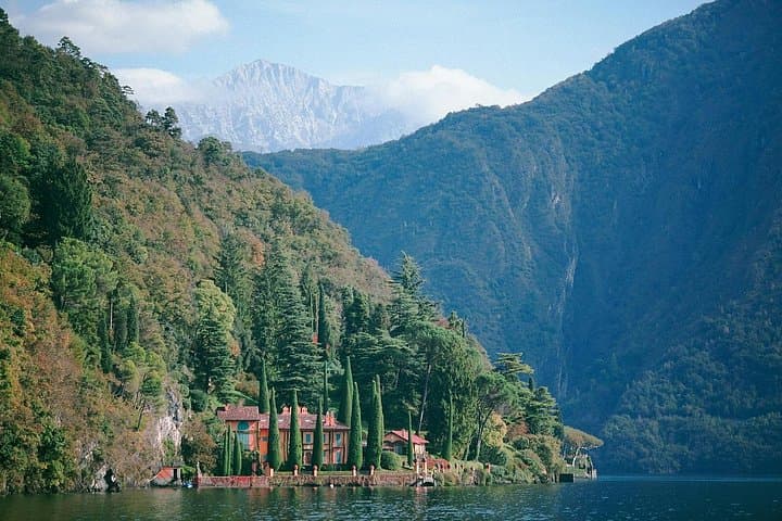 90-Minute Shared Boat Tour from Varenna — Lake Como Villas & Bellagio Pass-By photo 1
