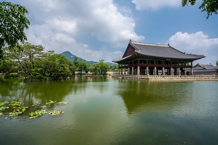 Gyeongbokgung Palace Half-Day Guided Tour: Explore Joseon's Royal Heart photo 4