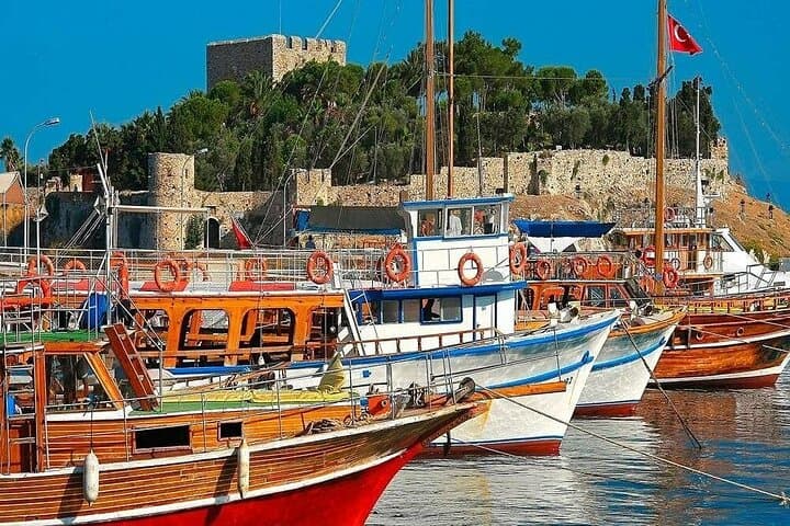 Kusadasi Aegean Boat Cruise with Lunch and Swimming