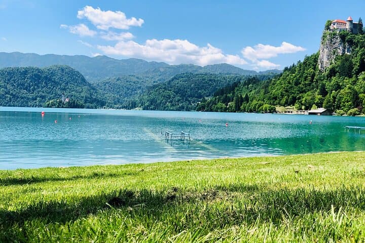 Private Lake Bled Half-Day Tour from Ljubljana — Pletna Boat, Castle & Kremšnita photo 2