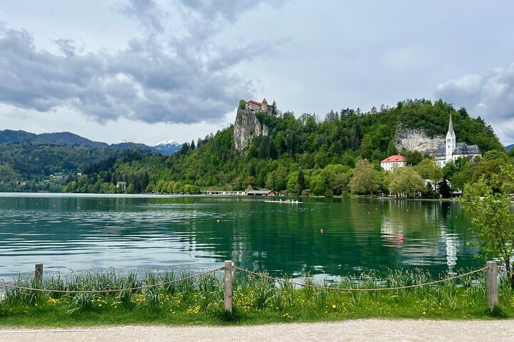 Private Lake Bled Half-Day Tour from Ljubljana — Pletna Boat, Castle & Kremšnita photo 6