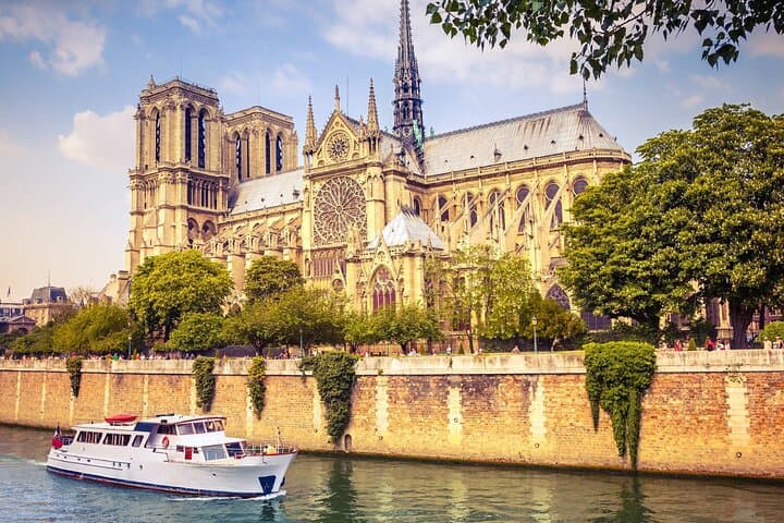 Private Custom Day Tour from Paris: Versailles, Giverny & Countryside by Car photo 3