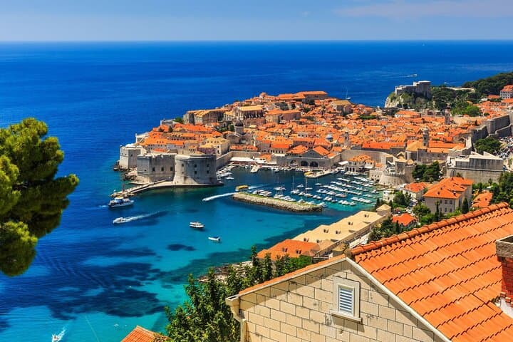 Private Transfer Split to Dubrovnik with Ston Wine & Oyster Stops