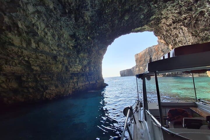 Blue Lagoon & Crystal Lagoon: 4-Hour Private Boat Charter from Malta photo 2