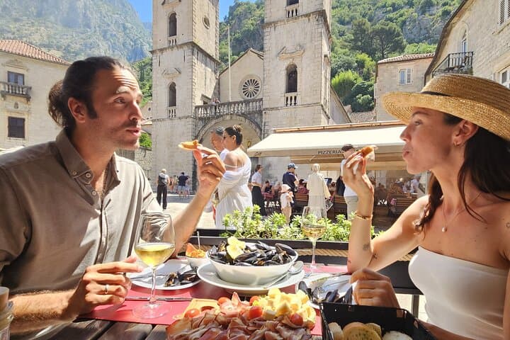 Kotor Old Town Private Walking Tour with Wine and Food Tasting