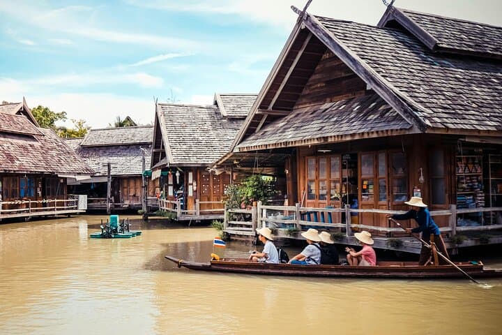 Pattaya Floating Market Guided Tour: Explore Thailand’s Four-Regions Market with Hotel Transfer photo 3