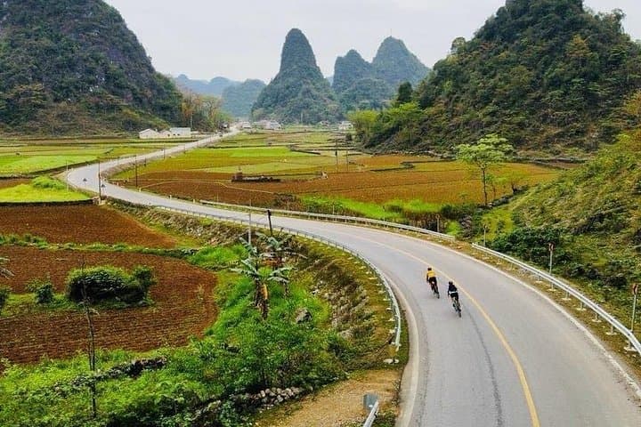 Ha Noi to Tam Coc: 50 km Cycling Day Trip with Sampan Boat through Inland Halong Bay photo 3