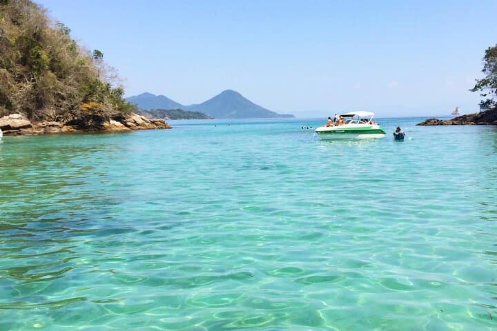 Private Speedboat to Angra’s Blue Lagoon, Cataguás & Flechas Beach photo 3