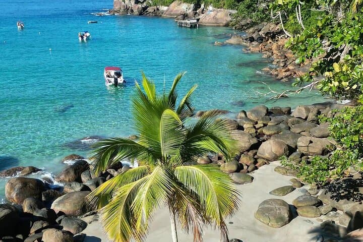 Private Speedboat to Angra’s Blue Lagoon, Cataguás & Flechas Beach photo 5